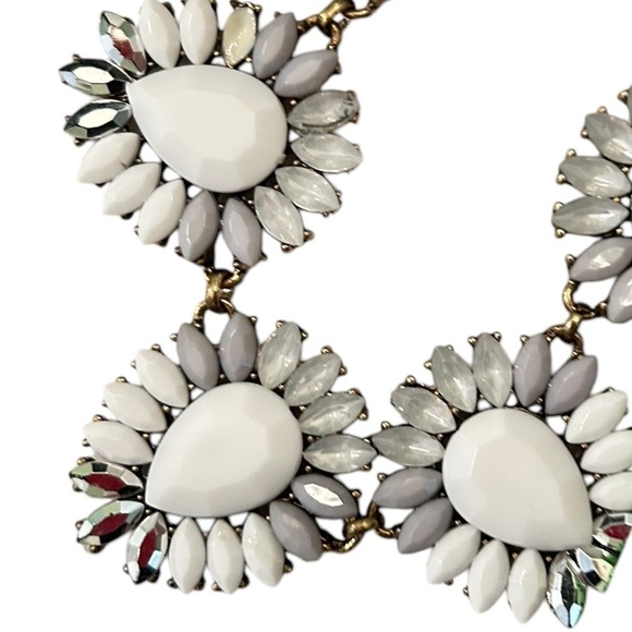 J Crew floral gold tone necklace in faceted white, gray & gunmetal beads 10 inch - Picture 3 of 7